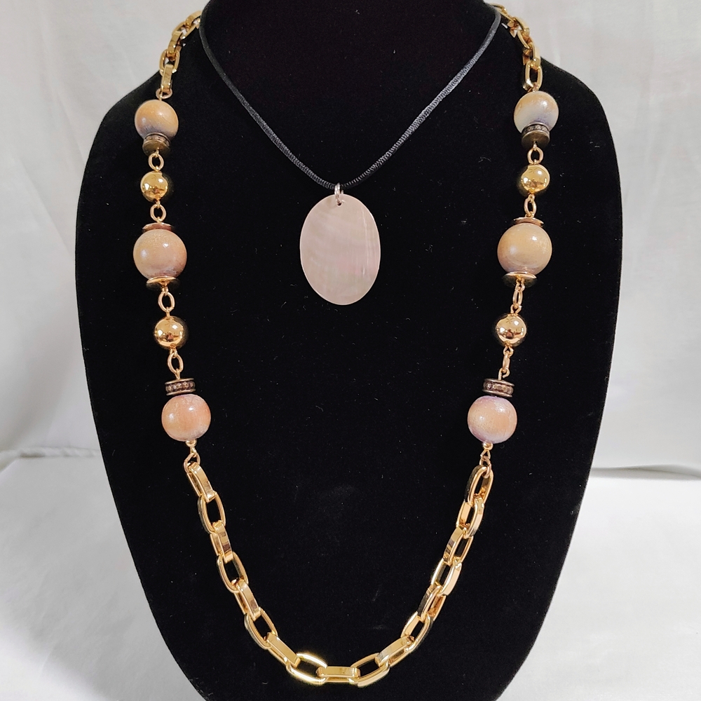 Elegant Gold and Cream Necklace Set